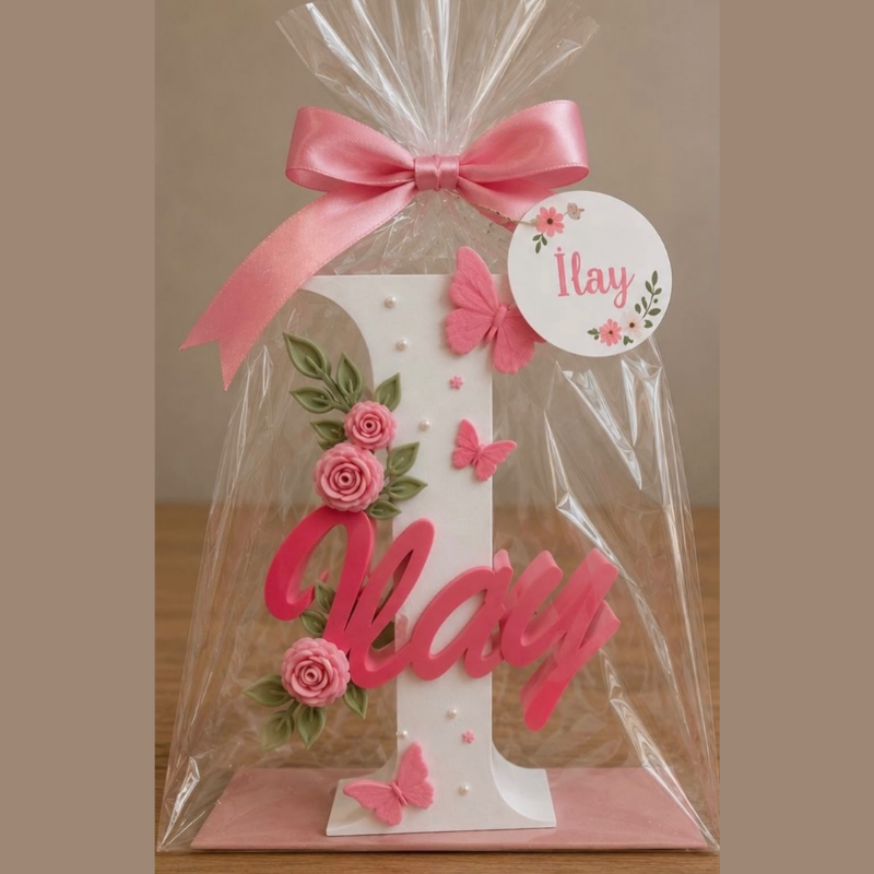 Personalisierter Buchstabe mit Name – Blumen & Schmetterlinge Personalisierter Buchstabe mit Name – Blumen & Schmetterlinge - Görsel 1